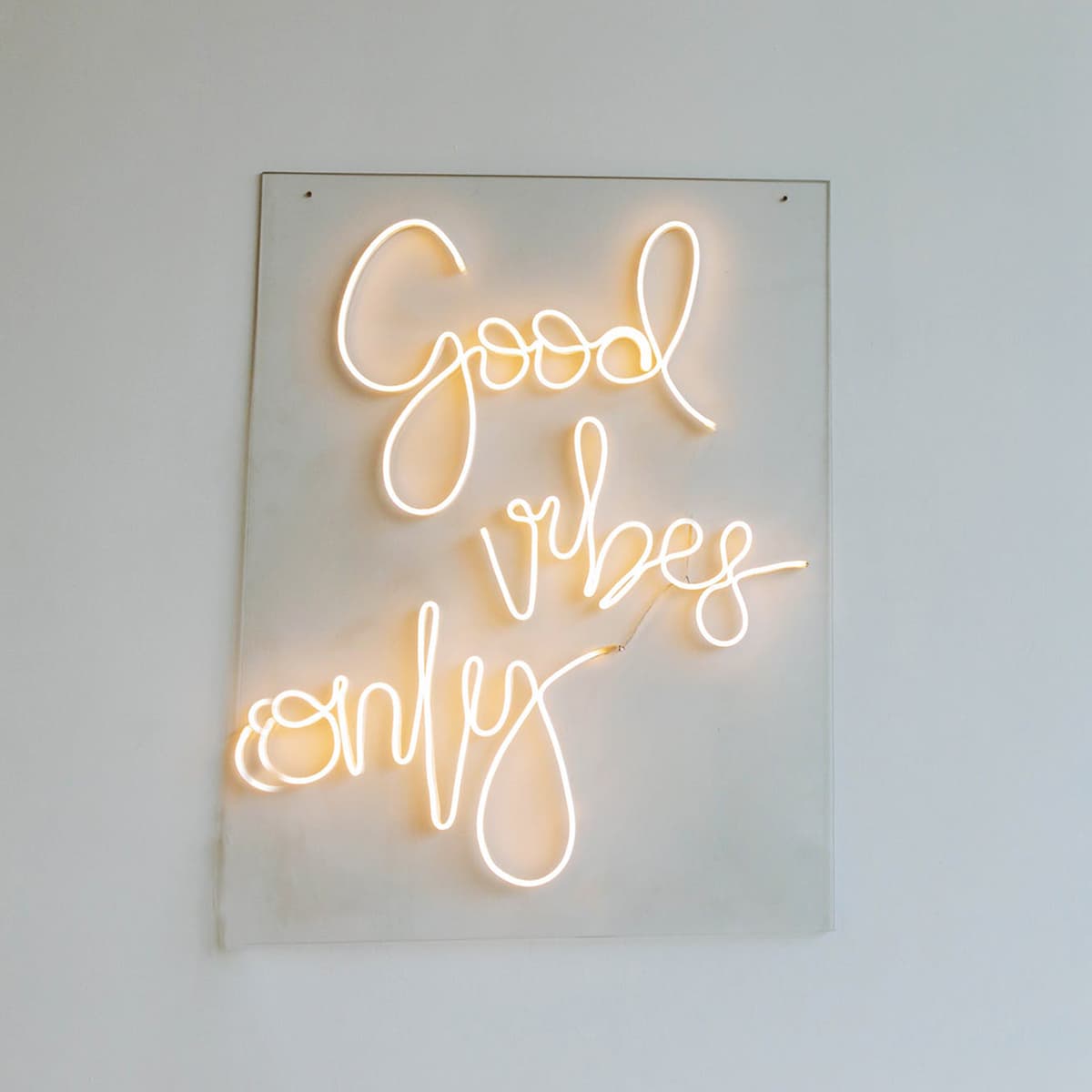 A neon sign saying "Good Vibes Only"